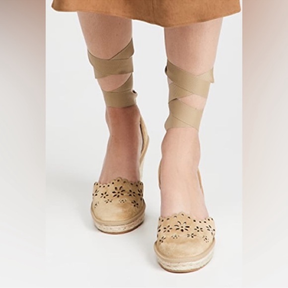 Veronica Beard Soleil Lace-Up Suede Espadrille
Sandals, size 6.5 women - Picture 2 of 14